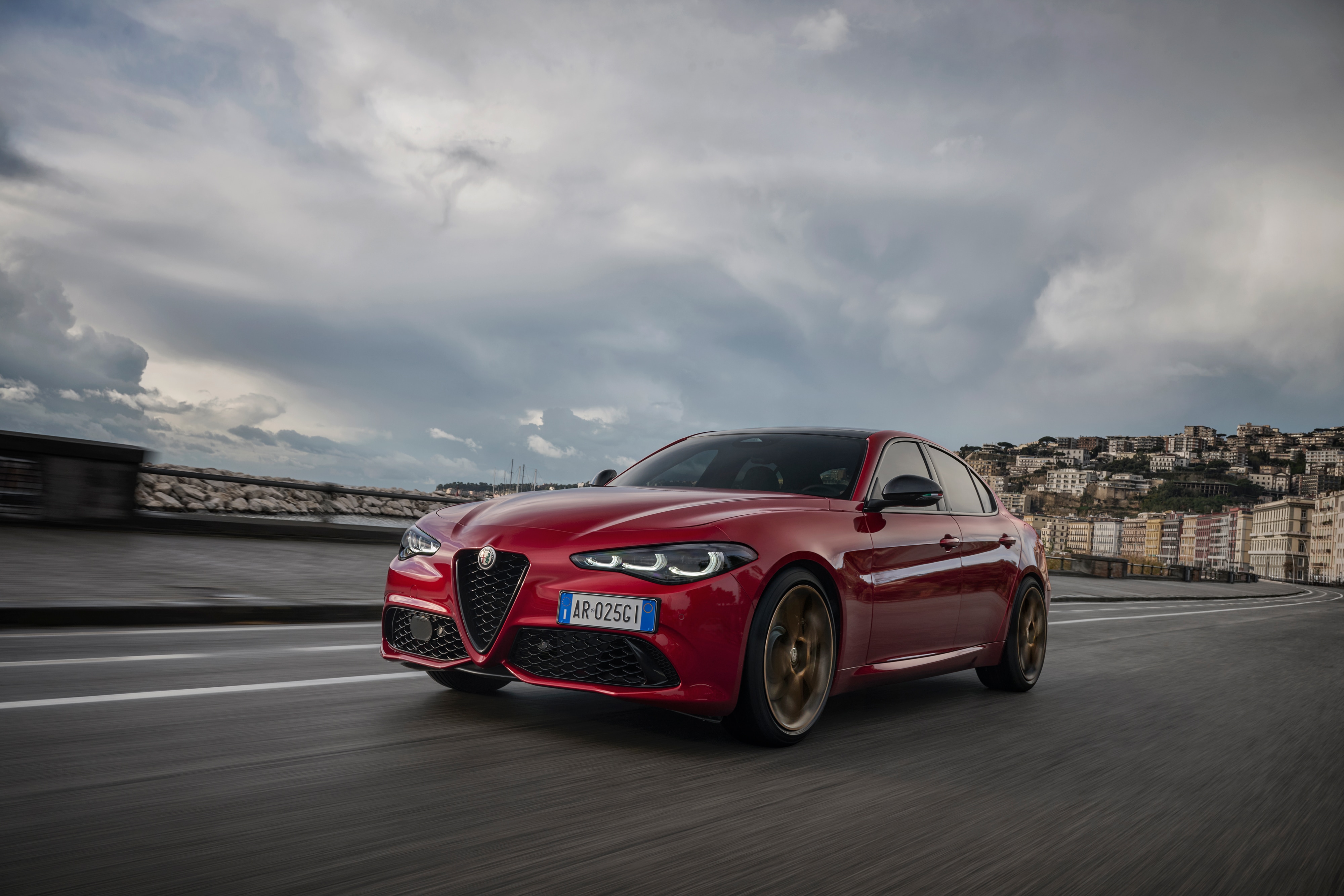 2025-AlfaRomeo-Giulia-Intensa-Sedan-L02.jpg